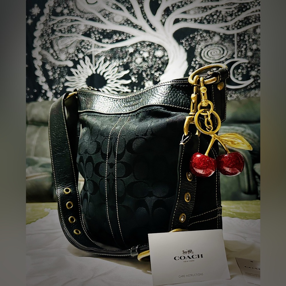 Vintage Coach soho Black Shoulder Bag with Cherry Charm 2006 - Picture 8 of 17